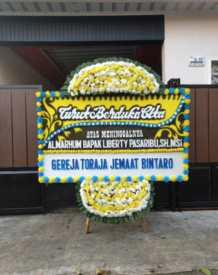 Papan Bunga Duka di Cakranegara Utara